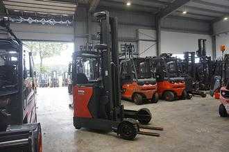 Wózki widłowe używane LINDE R 20G-01 - 3.640 Betriebsstunden ELEKTRO SCHUBMASTSTAPLER (13074101)