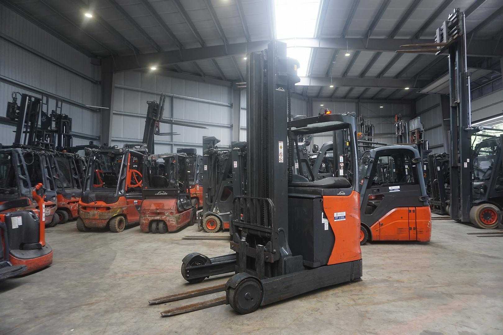Wózki widłowe używane LINDE R 20HD-01 - Nur 2.092 Stunden ELEKTRO SCHUBMASTSTAPLER (13060356)