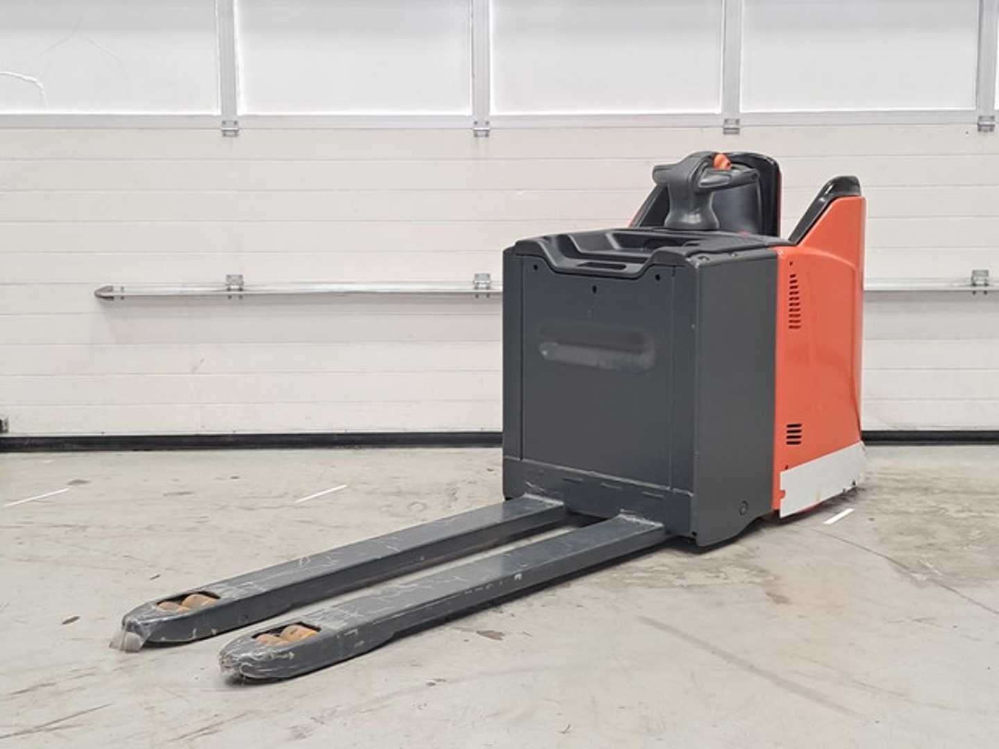 Wózki widłowe używane LINDE T24 SP ELEKTRO NIEDERHUBWAGENSEMIELEKTRISCH (13056003)