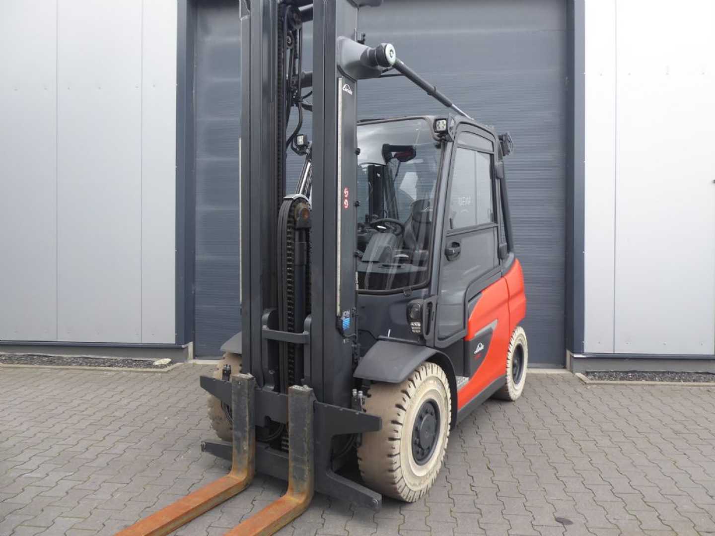 Wózki widłowe używane LINDE X50 ELEKTRO VIERRADFRONTSTAPLER (13063740)