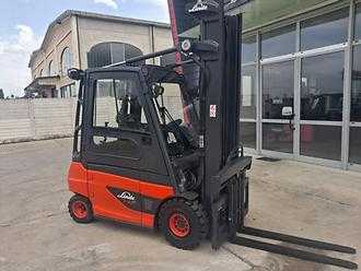 Wózki widłowe używane LINDE e 30 ELEKTRO VIERRADFRONTSTAPLER (13064825)