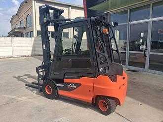 Wózki widłowe używane LINDE e 30 ELEKTRO VIERRADFRONTSTAPLER (13064825)