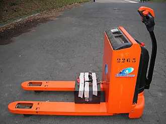 Wózki widłowe używane LUGLI Transpalette electrique ELEKTRO HANDGABELHUBWAGENMANUELL (12157393) backdrop
