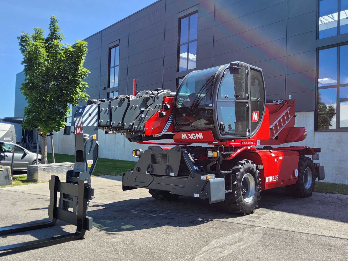 Wózki widłowe używane MAGNI RTH 8.35 DIESEL TELESKOPARMSTAPLER (13056837)