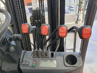 Wózki widłowe używane MANITOU MI 25 G / Triplex: 4.70m / nur 1.976h! / SS GAS VIERRADFRONTSTAPLER (13033005)