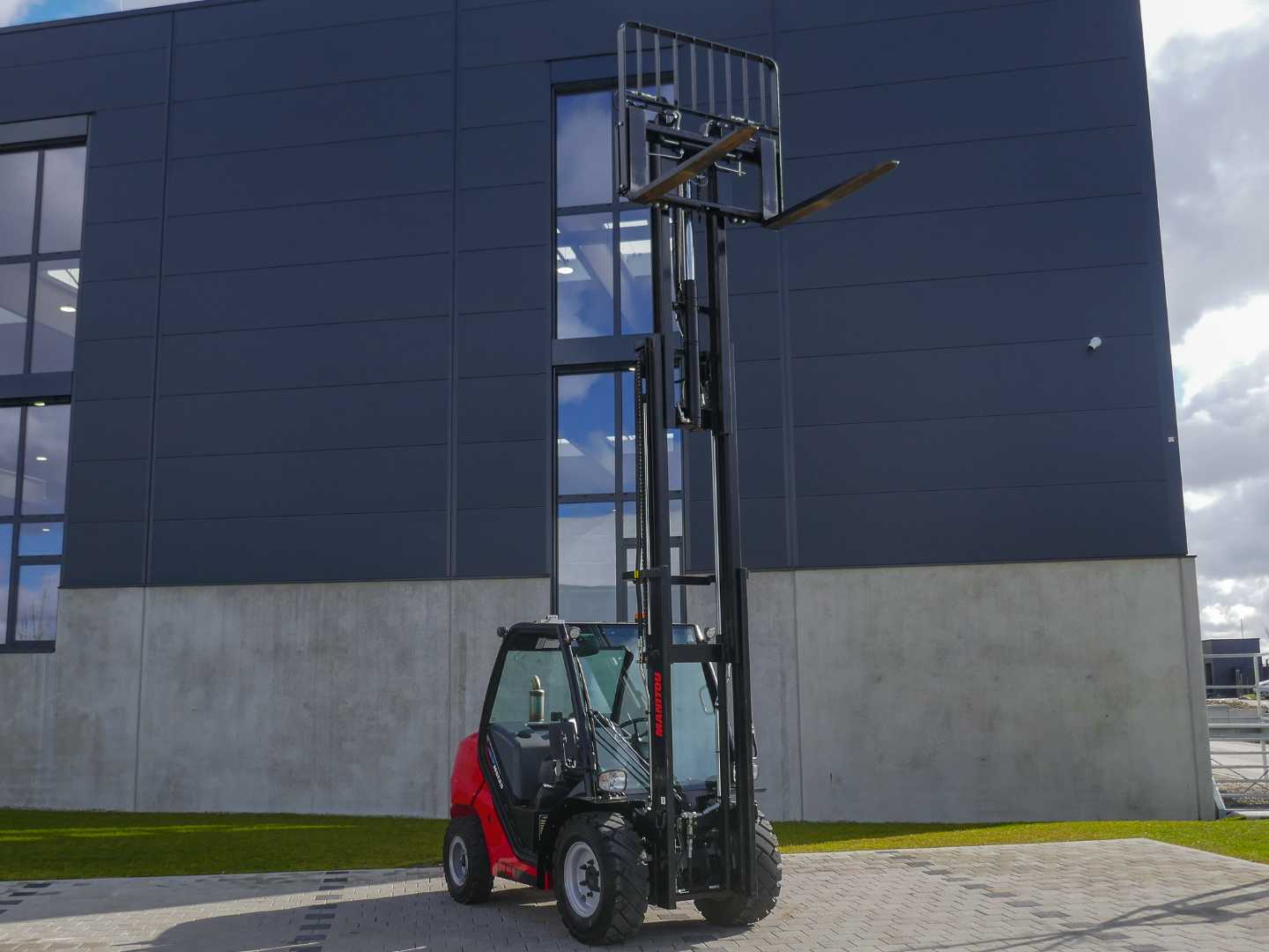 Wózki widłowe używane MANITOU MSI 35D ST5 S1 DIESEL GELAENDESTAPLER (12654394)