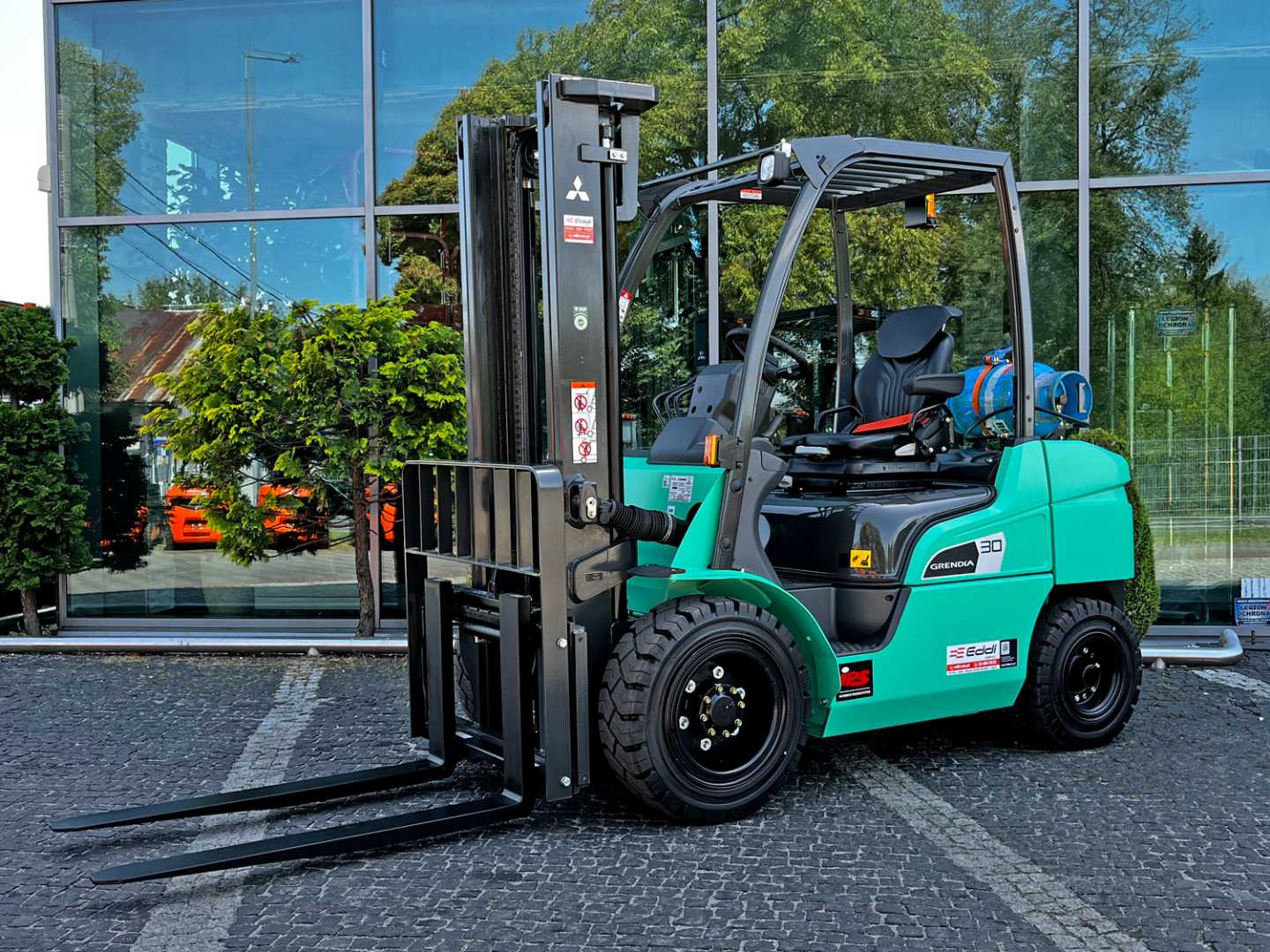 Wózki widłowe używane MITSUBISHI FG30N GAS VIERRADFRONTSTAPLER (13005107)