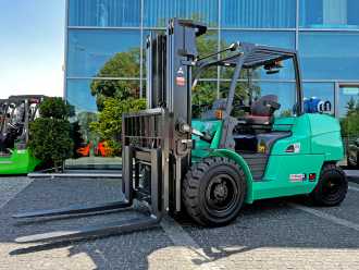 Wózki widłowe używane MITSUBISHI FG55NT GAS VIERRADFRONTSTAPLER (13005108) backdrop