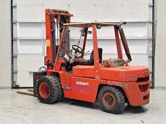 Wózki widłowe używane NISSAN D2ZWGF03A40U DIESEL VIERRADFRONTSTAPLER (13074793)