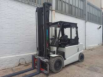 Wózki widłowe używane NISSAN HX40 ELEKTRO VIERRADFRONTSTAPLER (13040210) backdrop
