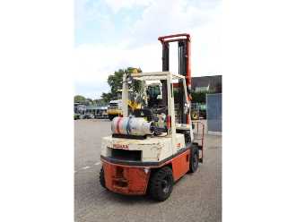 Wózki widłowe używane NISSAN PH02A-25U GAS VIERRADFRONTSTAPLER (13064285)