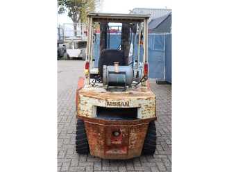 Wózki widłowe używane NISSAN RHG02 A 30U GAS VIERRADFRONTSTAPLER (13062957)