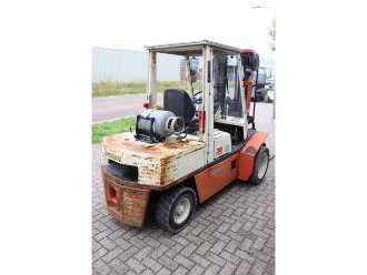 Wózki widłowe używane NISSAN RHG02 A 30U GAS VIERRADFRONTSTAPLER (13062957)