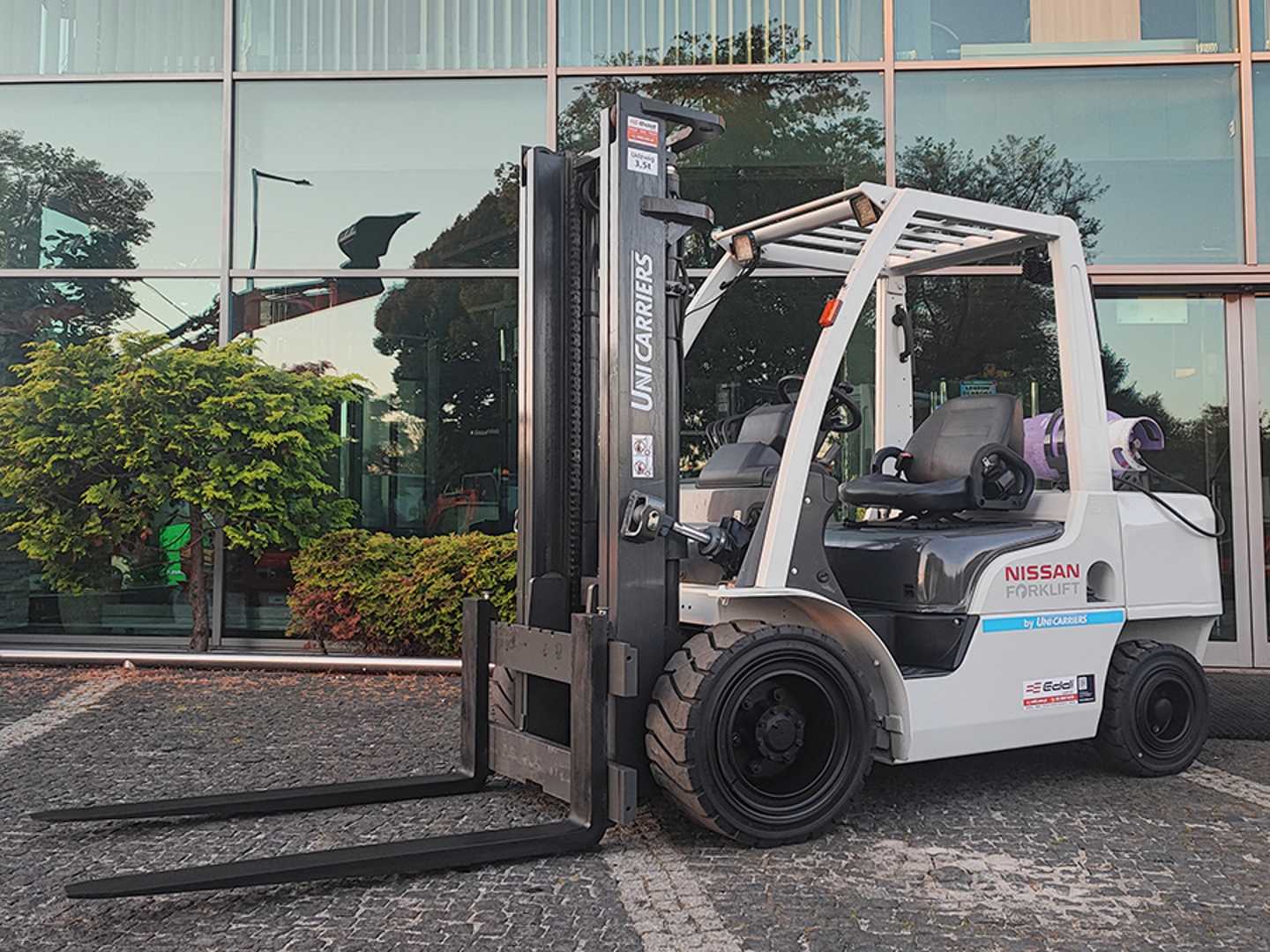 Wózki widłowe używane NISSAN UniCarriers UG1F2A35DU DIESEL VIERRADFRONTSTAPLER (13005110)