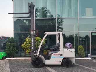 Wózki widłowe używane NISSAN UniCarriers UG1F2A35DU DIESEL VIERRADFRONTSTAPLER (13005110)