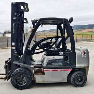 Wózki widłowe używane NISSAN YG1D2A32Q DIESEL VIERRADFRONTSTAPLER (13070195)