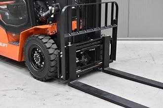 Wózki widłowe używane NOBLELIFT CPCD25 3300 DIESEL VIERRADFRONTSTAPLER (13072861)