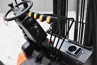 Wózki widłowe używane NOBLELIFT CPCD30 3500 DIESEL VIERRADFRONTSTAPLER (13072863)