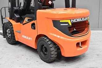 Wózki widłowe używane NOBLELIFT CPCD30 3500 DIESEL VIERRADFRONTSTAPLER (13072863)