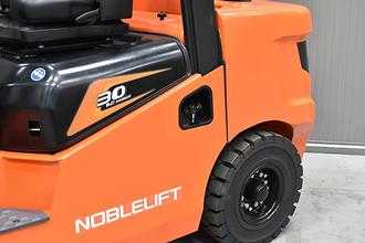 Wózki widłowe używane NOBLELIFT CPCD30 3500 DIESEL VIERRADFRONTSTAPLER (13072863)