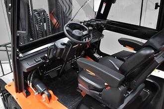 Wózki widłowe używane NOBLELIFT CPCD50 5500 DIESEL VIERRADFRONTSTAPLER (13072870)