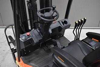 Wózki widłowe używane NOBLELIFT FE3D16N1 5500 ELEKTRO DREIRADFRONTSTAPLER (13072902)