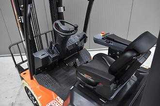 Wózki widłowe używane NOBLELIFT FE4P30P 3300 ELEKTRO VIERRADFRONTSTAPLER (13072882)