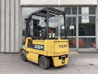 Wózki widłowe używane TCM FBL25 ELEKTRO VIERRADFRONTSTAPLER (13045165)
