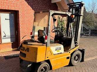Wózki widłowe używane TCM FG 25 GAS VIERRADFRONTSTAPLER (13041132)
