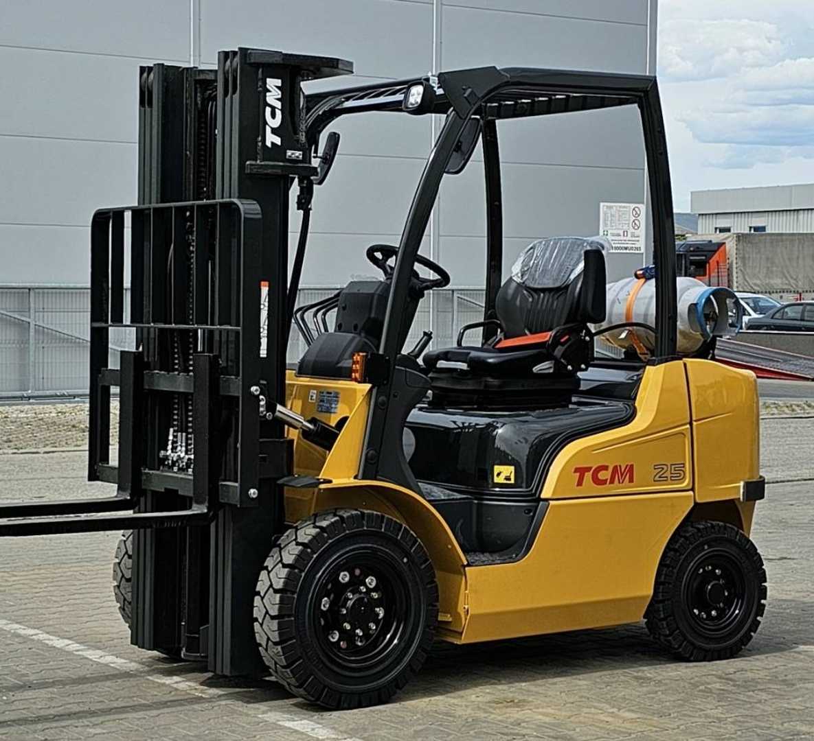 Wózki widłowe używane TCM FGE25-E2 UNUSED TRIPLEX 4700mm WEITERE WEITERE (12989204)