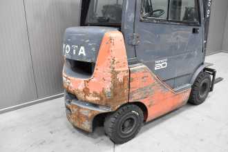 Wózki widłowe używane TOYOTA 02-8FDKF20 /58823/ DIESEL VIERRADFRONTSTAPLER (13068693)