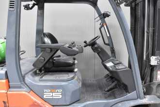 Wózki widłowe używane TOYOTA 02-8FGF25 /58294/ GAS VIERRADFRONTSTAPLER (13066952)