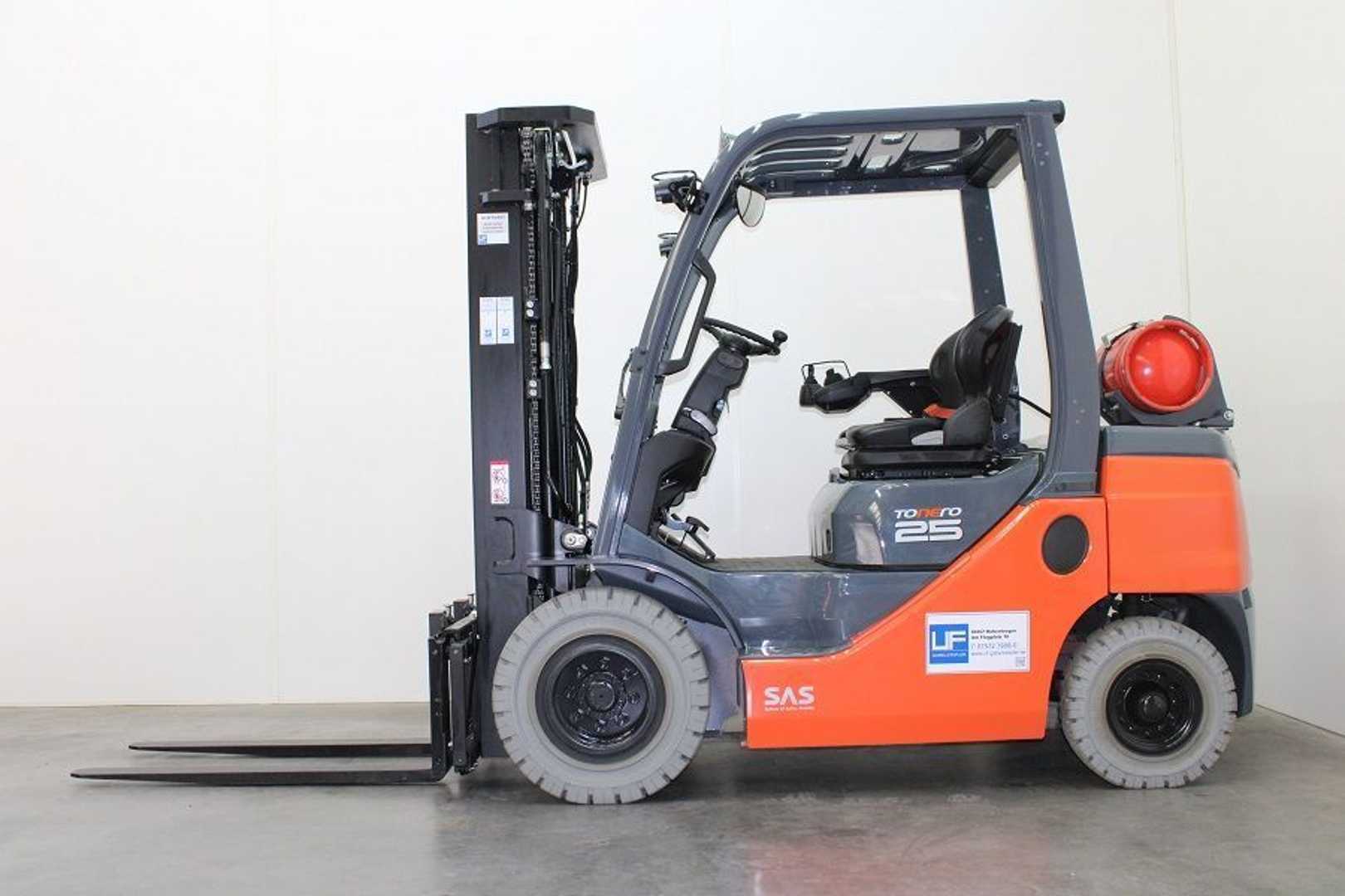 Wózki widłowe używane TOYOTA 02-8FGF25 GAS VIERRADFRONTSTAPLER (13040704)