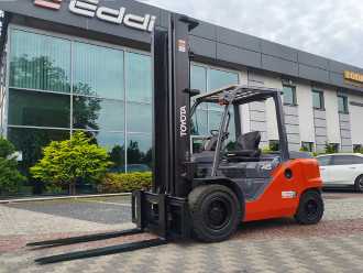 Wózki widłowe używane TOYOTA 40-8FD45N DIESEL VIERRADFRONTSTAPLER (13064345)