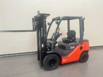 Wózki widłowe używane TOYOTA 52-8 FDF 25 DIESEL VIERRADFRONTSTAPLER (13071648)