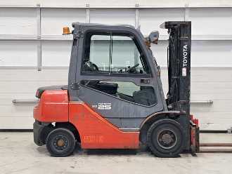 Wózki widłowe używane TOYOTA 52-8FDF25 DIESEL VIERRADFRONTSTAPLER (13071525)