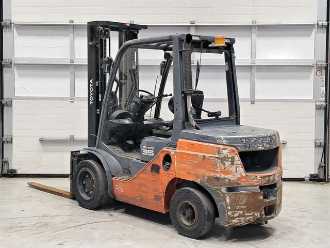 Wózki widłowe używane TOYOTA 52-8FDJF35 DIESEL VIERRADFRONTSTAPLER (13038076)