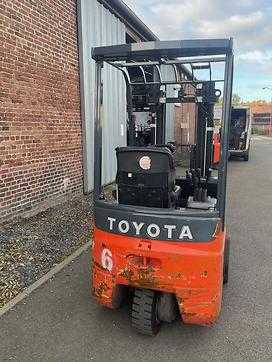 Wózki widłowe używane TOYOTA 7FBEST10 ELEKTRO DREIRADFRONTSTAPLER (13075838)