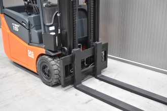 Wózki widłowe używane TOYOTA 7FBEST15 /57763/ ELEKTRO DREIRADFRONTSTAPLER (13043738)