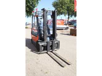 Wózki widłowe używane TOYOTA 7FBMF30 ELEKTRO VIERRADFRONTSTAPLER (13063405)