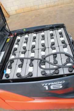 Wózki widłowe używane TOYOTA 8FBE16T ELEKTRO DREIRADFRONTSTAPLER (13065194)