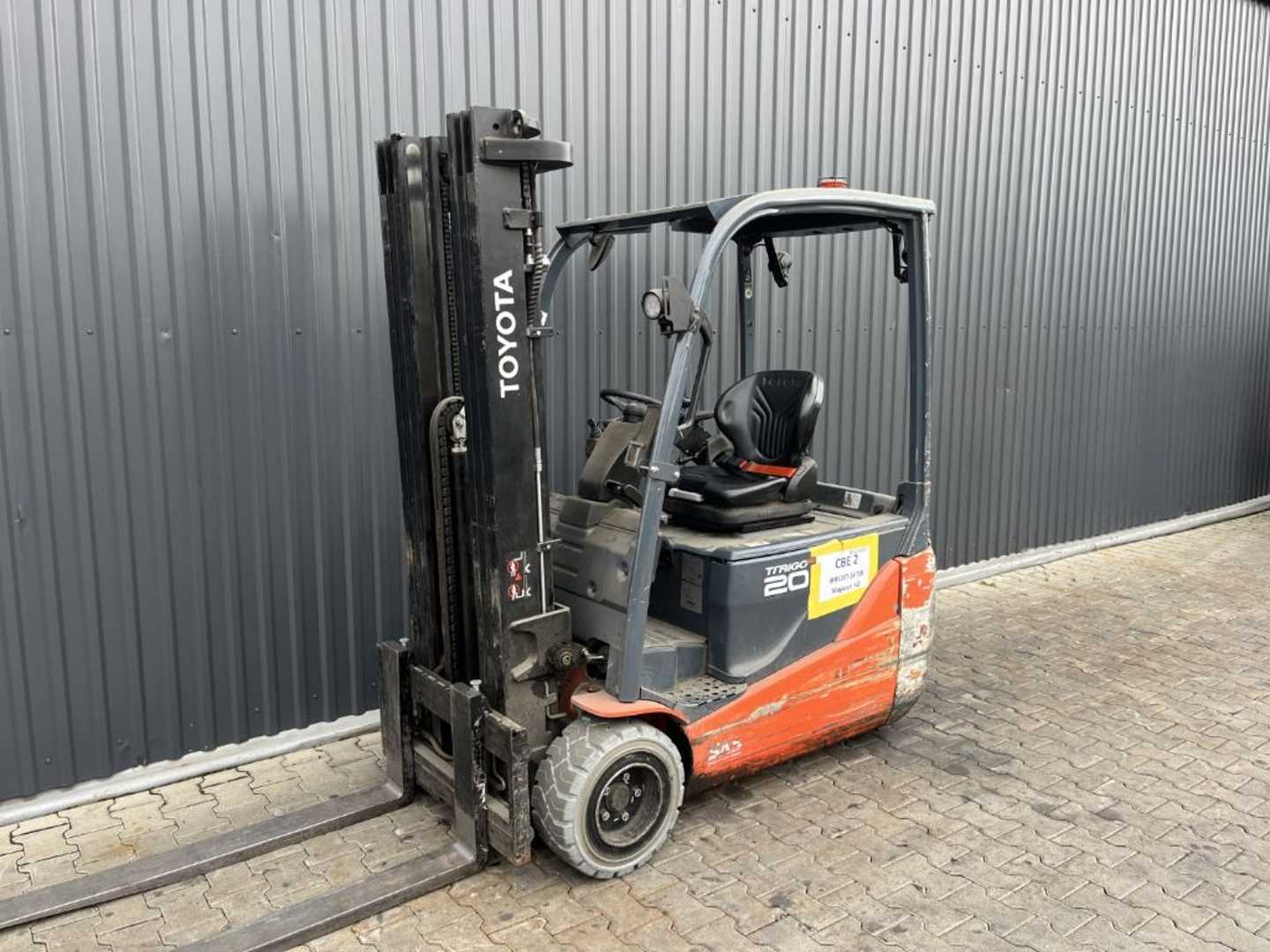 Wózki widłowe używane TOYOTA 8FBE20T ELEKTRO DREIRADFRONTSTAPLER (13065986)