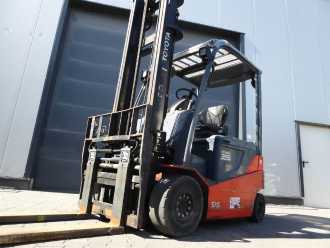 Wózki widłowe używane TOYOTA 8FBEKT25 ELEKTRO VIERRADFRONTSTAPLER (12679409)