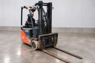Wózki widłowe używane TOYOTA 8FBET15 /58669/ ELEKTRO DREIRADFRONTSTAPLER (13066416) backdrop