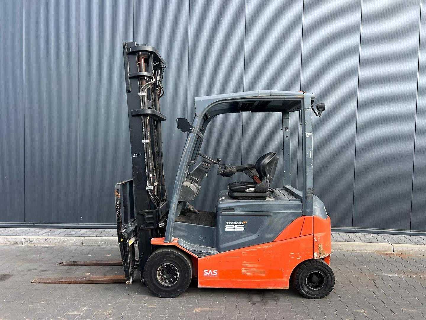 Wózki widłowe używane TOYOTA 8FBMKT25 ELEKTRO VIERRADFRONTSTAPLER (13072410)