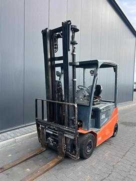 Wózki widłowe używane TOYOTA 8FBMKT25 ELEKTRO VIERRADFRONTSTAPLER (13072410)