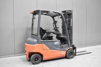 Wózki widłowe używane TOYOTA 8FBMT20 /59087/ ELEKTRO VIERRADFRONTSTAPLER (13072854)