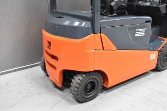 Wózki widłowe używane TOYOTA 8FBMT25 /46394/ ELEKTRO VIERRADFRONTSTAPLER (12995639)