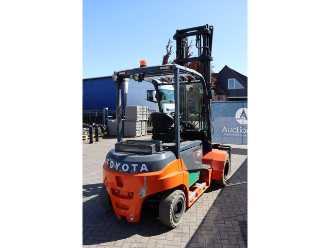 Wózki widłowe używane TOYOTA 8FBMT50 ELEKTRO VIERRADFRONTSTAPLER (13041269)