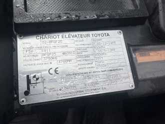 Wózki widłowe używane TOYOTA 8FGF20 GAS VIERRADFRONTSTAPLER (13065960)